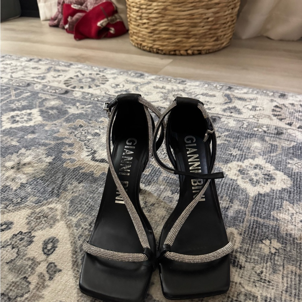 Gianni Bini Black and Silver Heels with Elegant Design